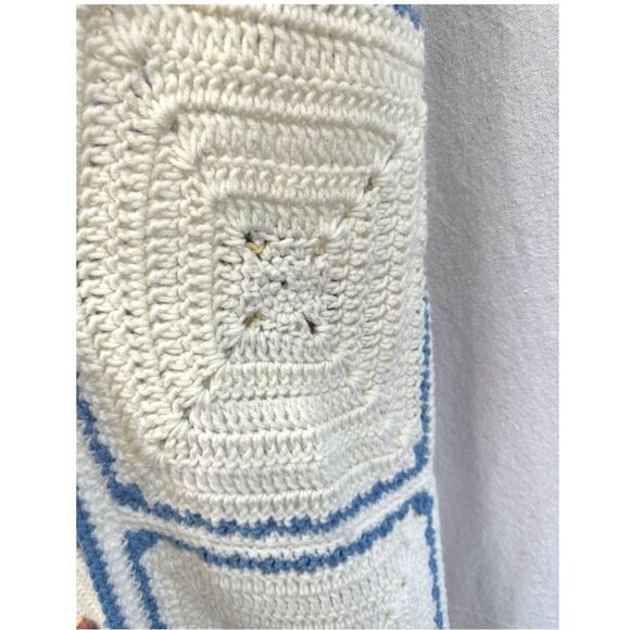 Vintage hand crochet knit cottagecore 3D flower accent throw blanket grannycore - Picture 12 of 16